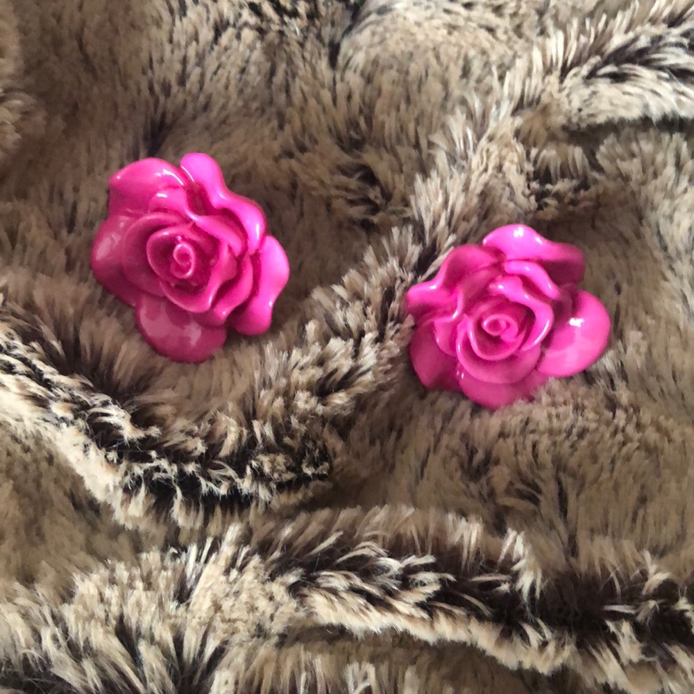 MAGENTA FLOWER EARRINGS